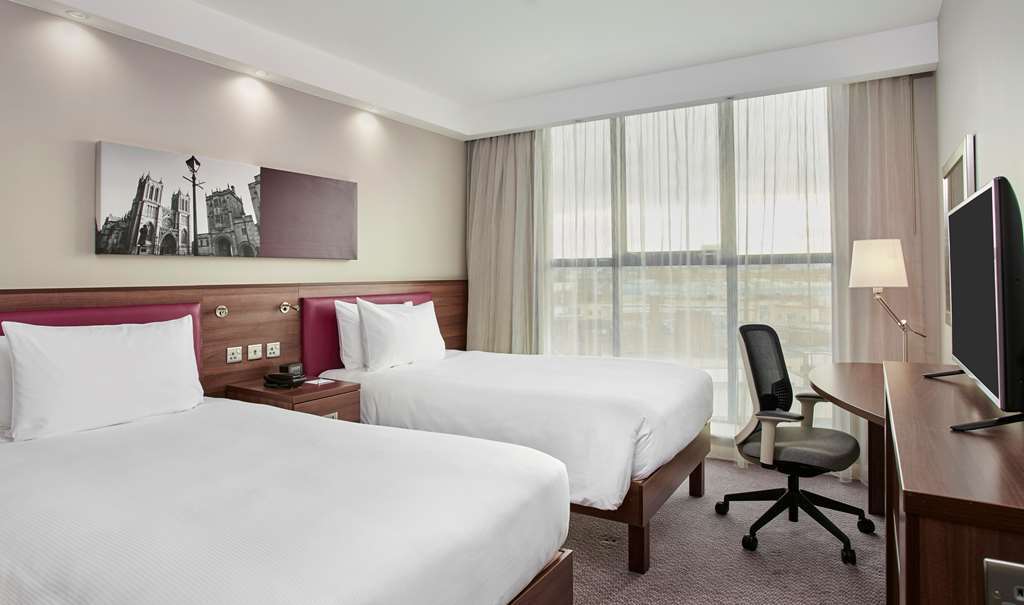Hampton By Hilton Bristol Airport Hotel Redhill  Room photo